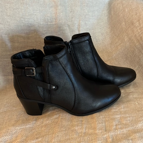 Women’s Black ankle boots. Size 9 - Picture 1 of 8